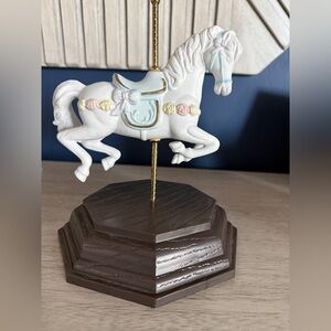 Vintage ceramic or porcelain horse on carousel with flowers ! 1980’s telefloral